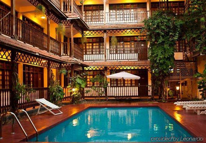Protea Hotel By Marriott Dar Es Salaam Courtyard Exterior foto
