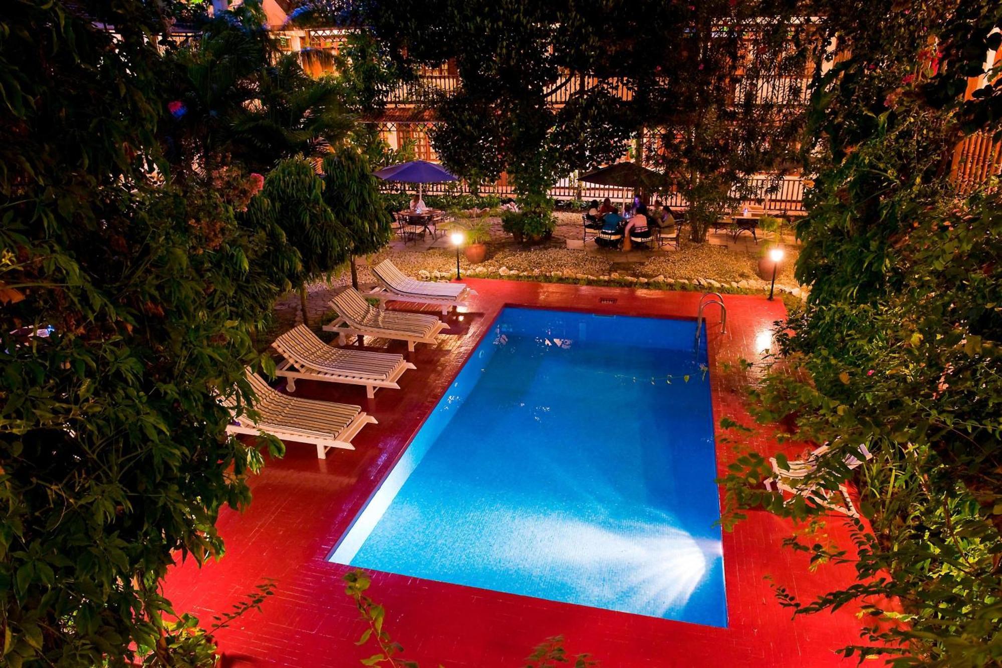 Protea Hotel By Marriott Dar Es Salaam Courtyard Exterior foto