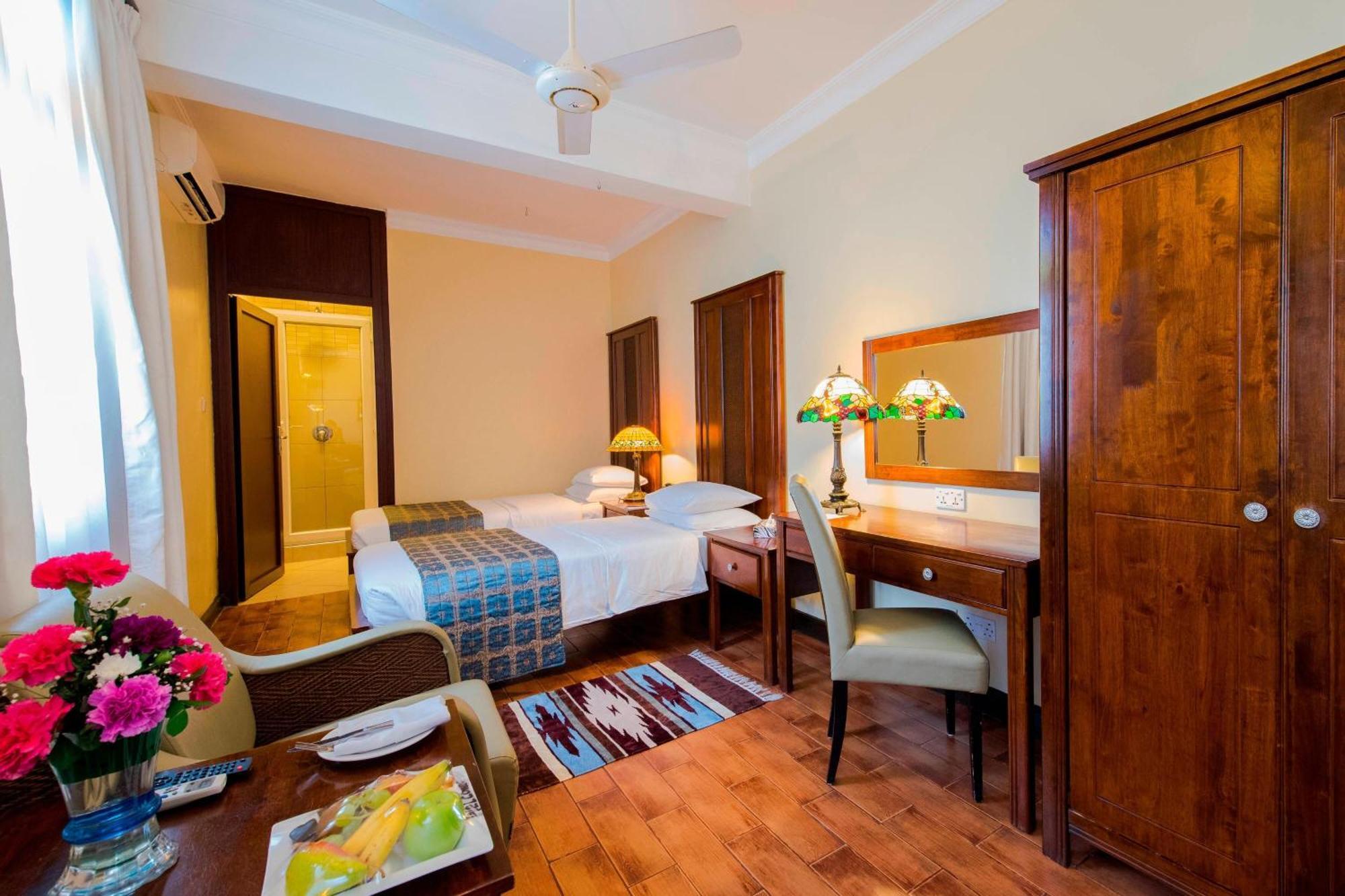 Protea Hotel By Marriott Dar Es Salaam Courtyard Exterior foto