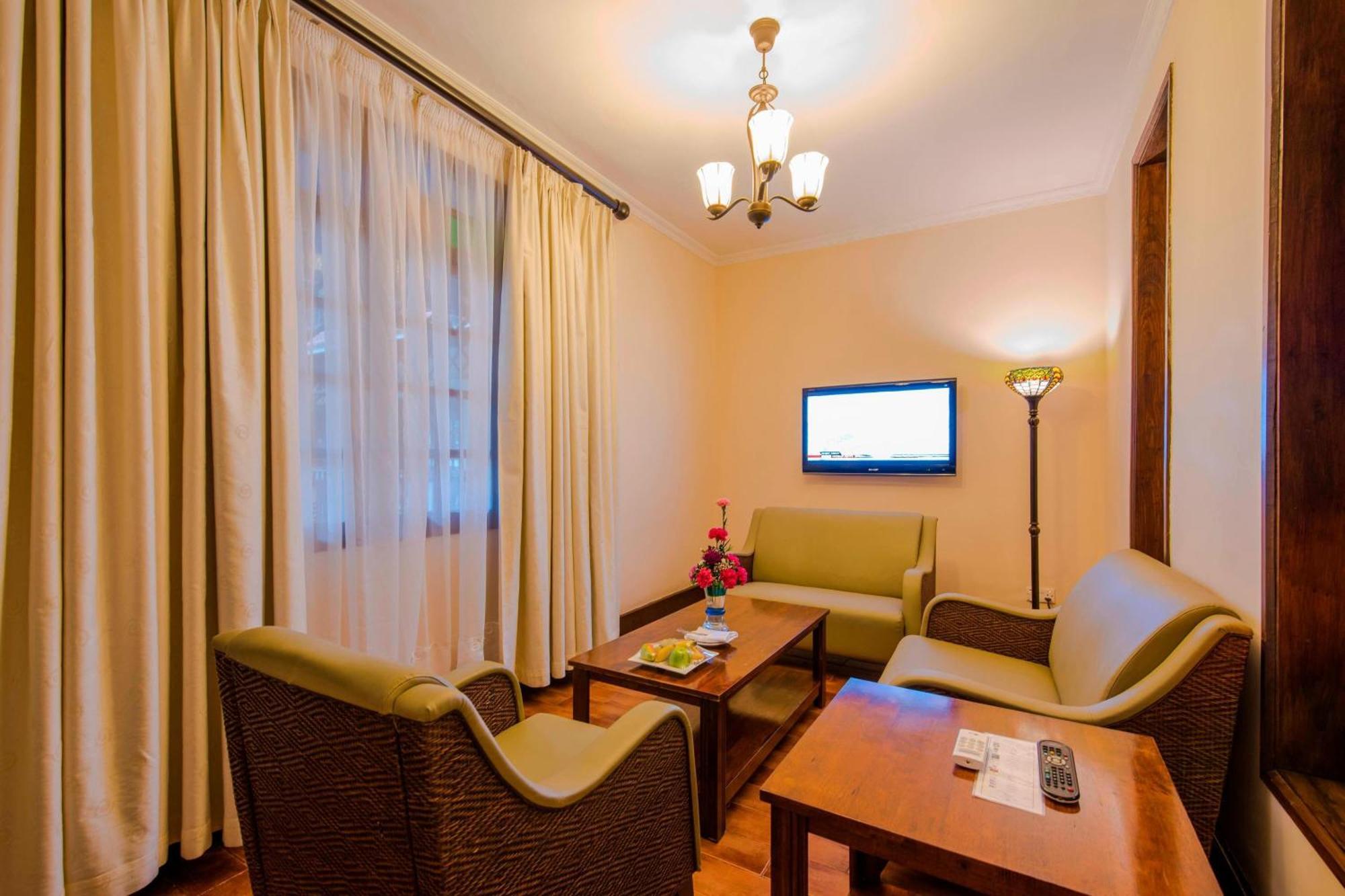 Protea Hotel By Marriott Dar Es Salaam Courtyard Exterior foto