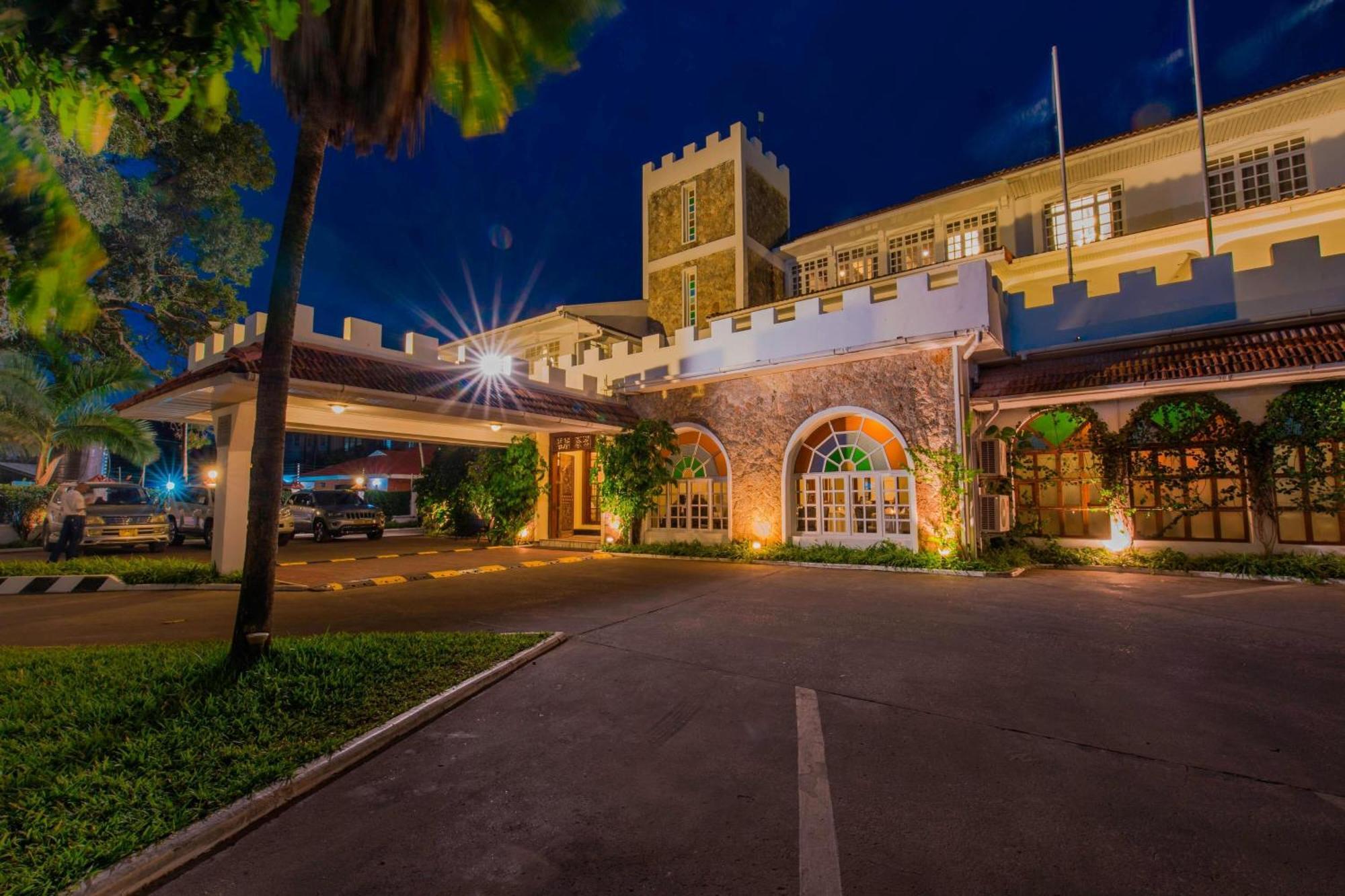 Protea Hotel By Marriott Dar Es Salaam Courtyard Exterior foto