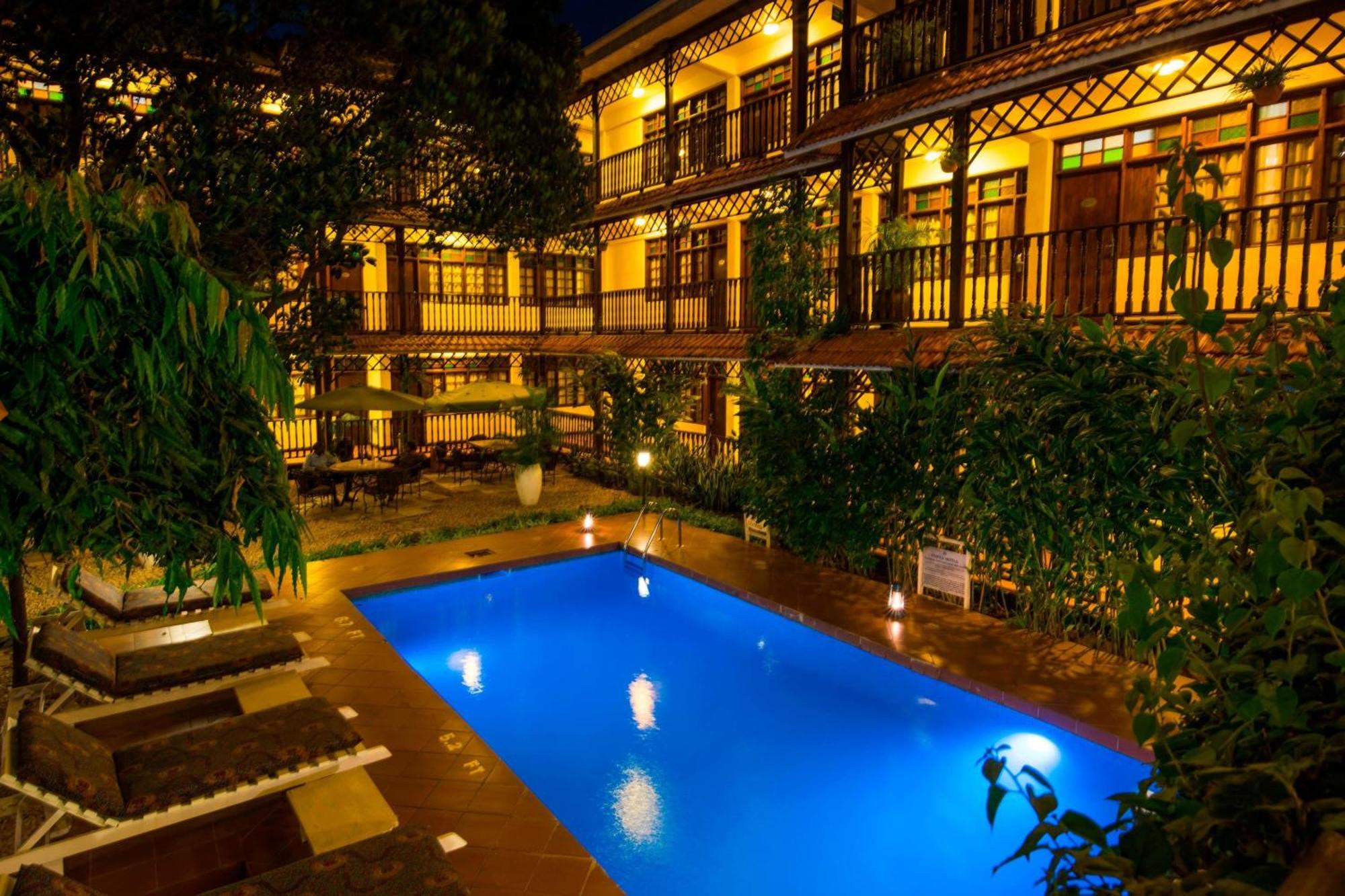Protea Hotel By Marriott Dar Es Salaam Courtyard Exterior foto