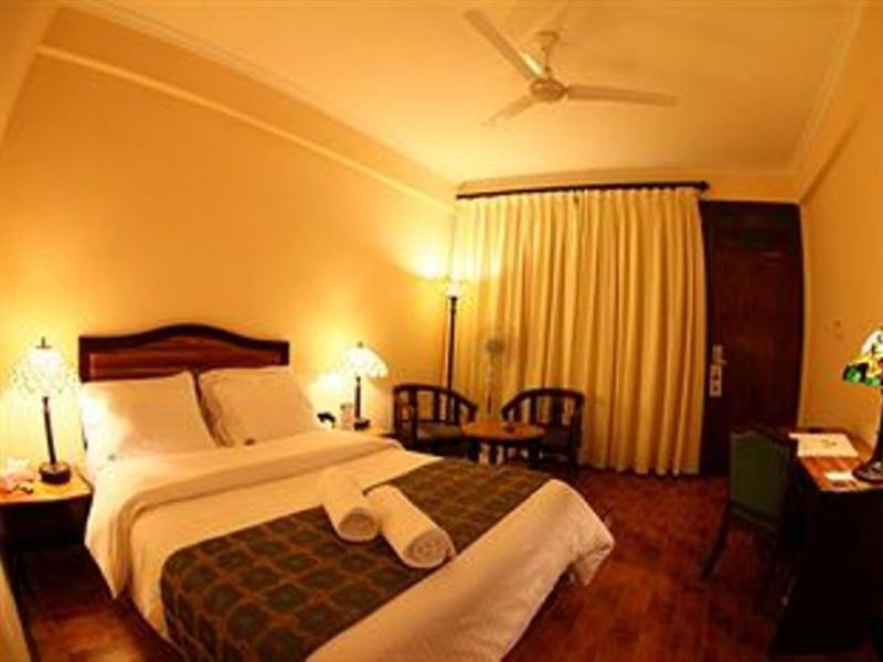 Protea Hotel By Marriott Dar Es Salaam Courtyard Exterior foto