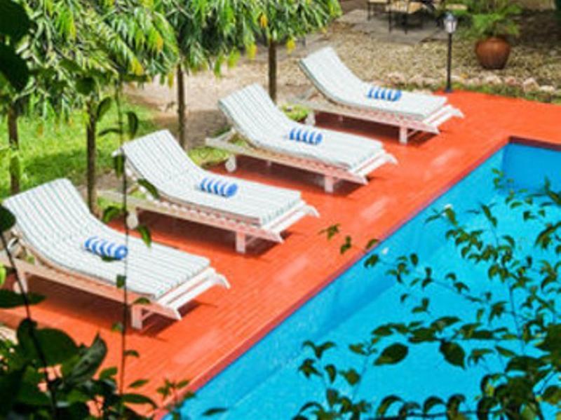 Protea Hotel By Marriott Dar Es Salaam Courtyard Exterior foto