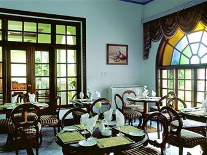 Protea Hotel By Marriott Dar Es Salaam Courtyard Exterior foto