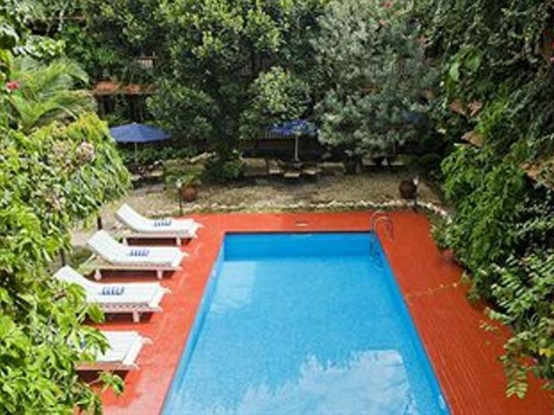 Protea Hotel By Marriott Dar Es Salaam Courtyard Exterior foto