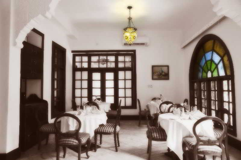 Protea Hotel By Marriott Dar Es Salaam Courtyard Exterior foto