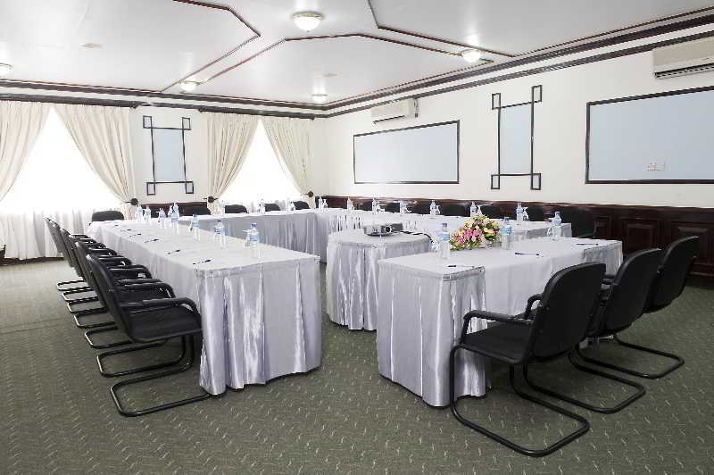 Protea Hotel By Marriott Dar Es Salaam Courtyard Exterior foto