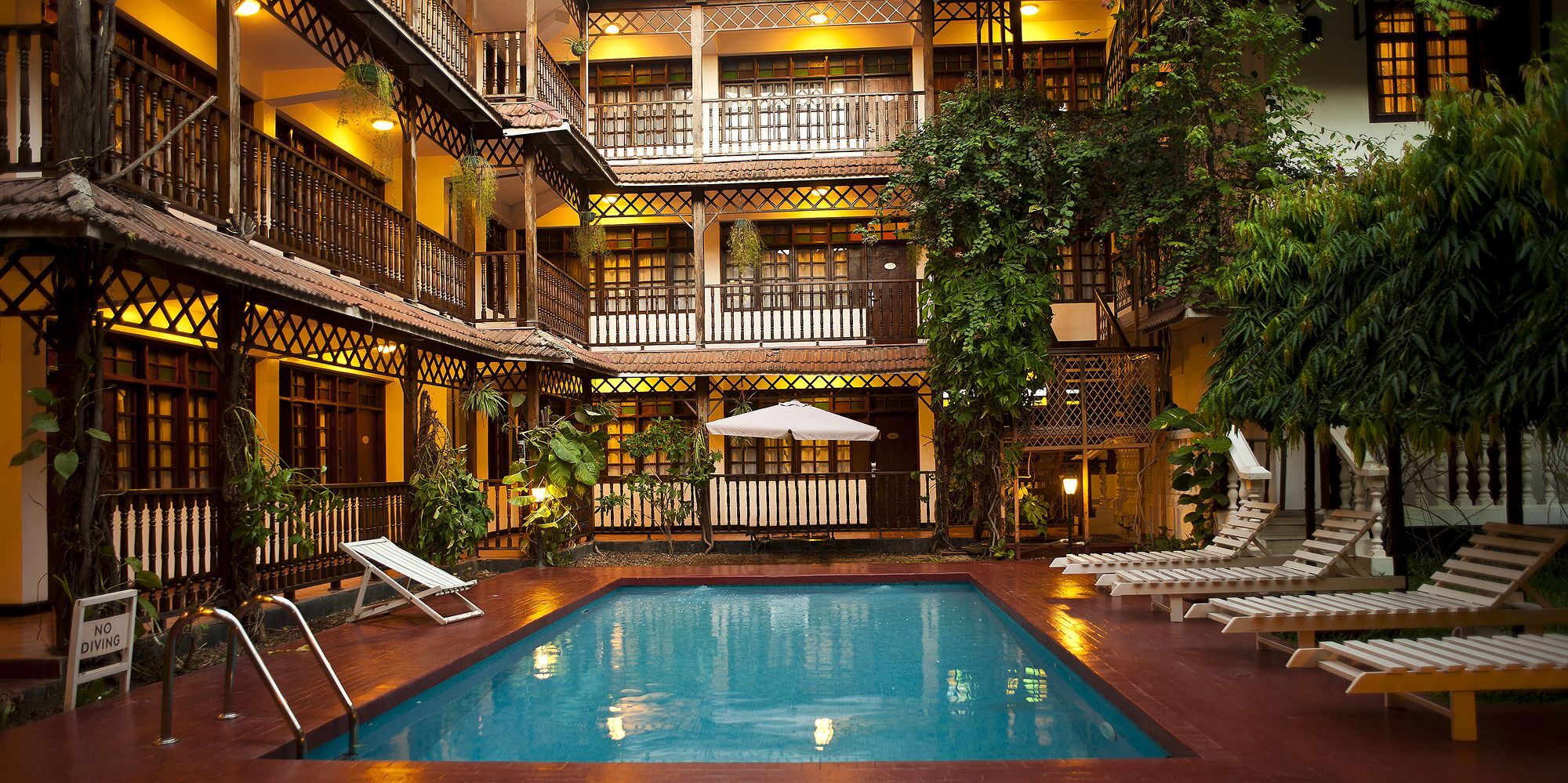 Protea Hotel By Marriott Dar Es Salaam Courtyard Exterior foto